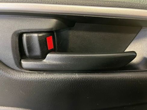 Used 2022 Toyota RAV4 LE image 10