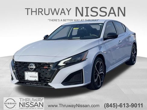 Certified 2024 Nissan Altima 2.5 SR w/ SR Premium Package FWD image 1