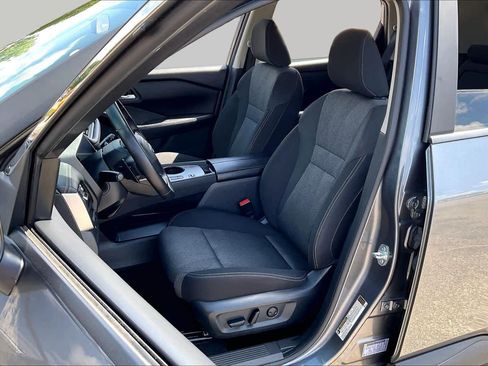 Used 2025 Nissan Rogue SV FWD image 8