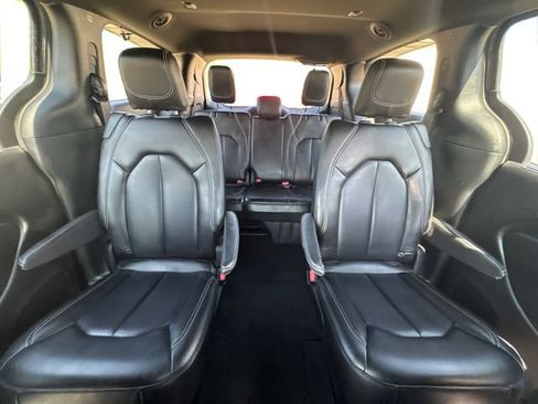 Used 2023 Chrysler Pacifica Touring-L w/ S Appearance Package AWD/4WD image 15