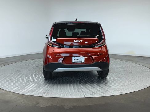 Used 2025 Kia Soul LX w/ LX Technology Package FWD image 7