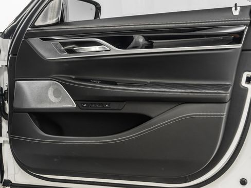 Used 2022 BMW ALPINA B7 xDrive w/ Luxury Rear Seating Package image 46