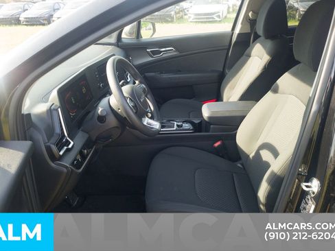 Used 2025 Kia Sportage LX FWD image 7
