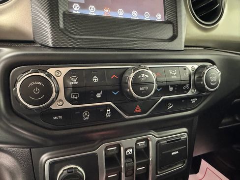 Used 2018 Jeep Wrangler Unlimited Sport S image 22