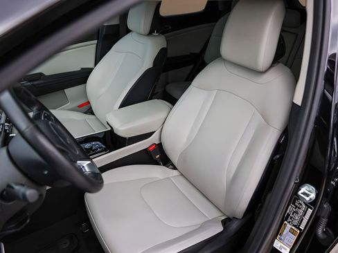 Used 2023 Kia Sportage EX AWD/4WD image 8