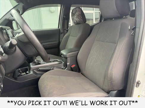 Used 2017 Toyota Tacoma TRD Sport w/ Premium & Technology Package AWD/4WD image 11