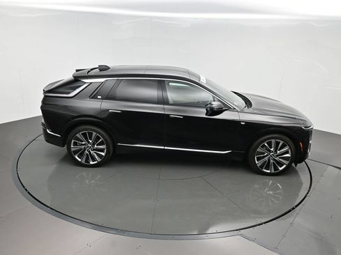 Used 2026 Cadillac Lyriq Signature Luxury AWD/4WD image 42