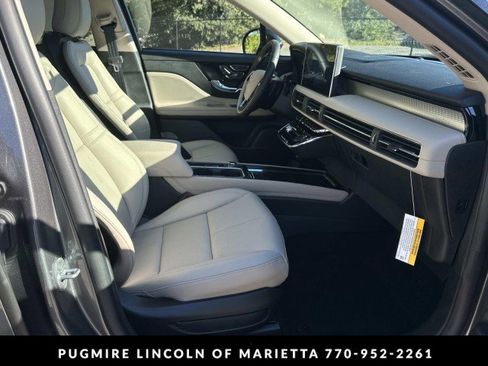 New 2026 Lincoln Corsair Premiere image 13