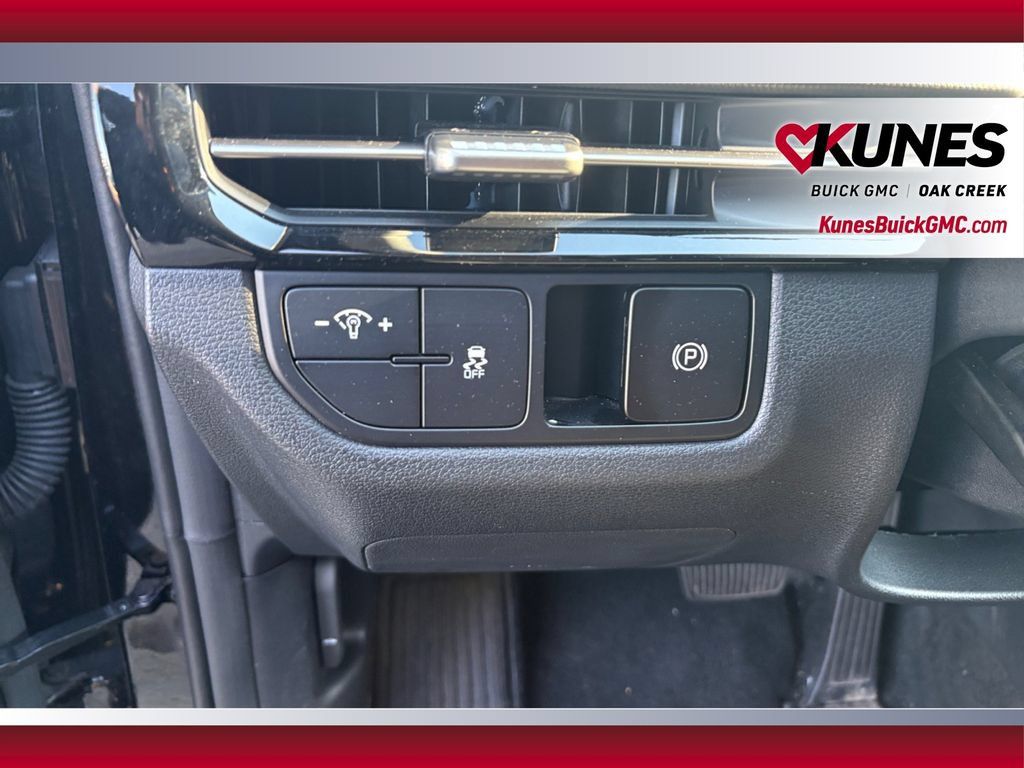 Used 2026 Kia Sportage LX FWD image 18