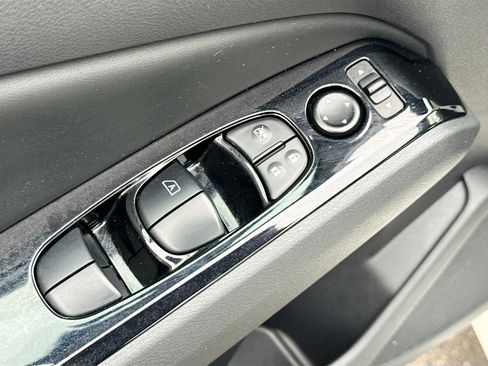 Used 2025 Nissan Altima 2.5 SR image 7