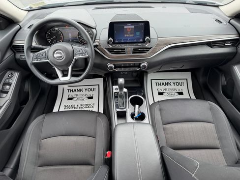 Used 2024 Nissan Altima 2.5 SV FWD image 14