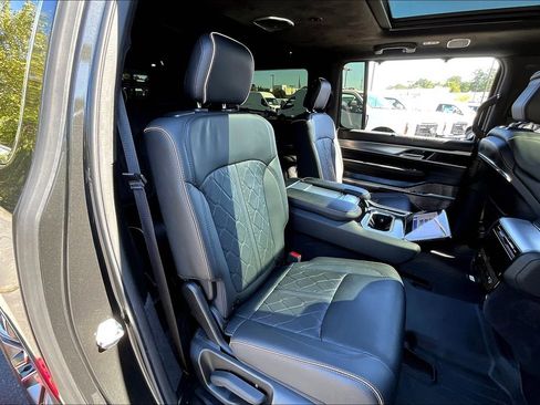 Used 2023 Jeep Grand Wagoneer L Series III image 27