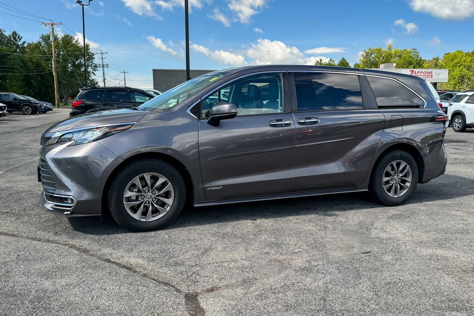 Used 2021 Toyota Sienna XLE FWD image 5