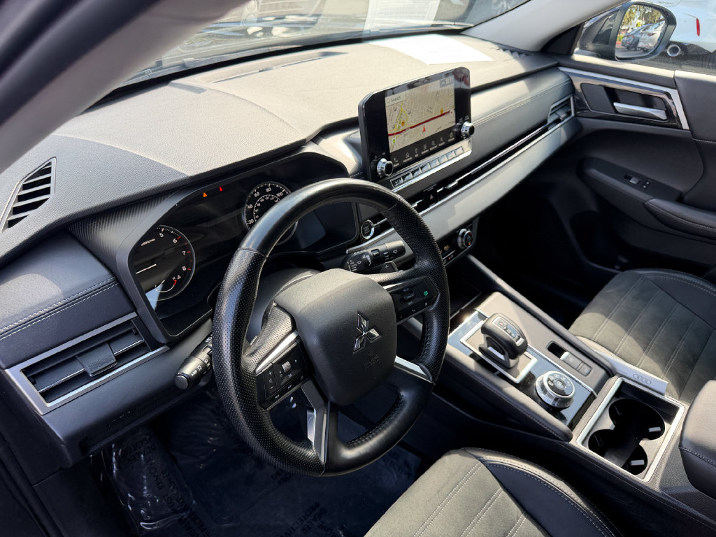 Used 2024 Mitsubishi Outlander SE FWD image 11