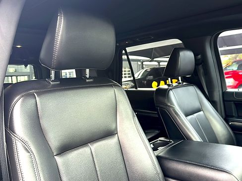 Used 2021 Ford Expedition XLT image 25