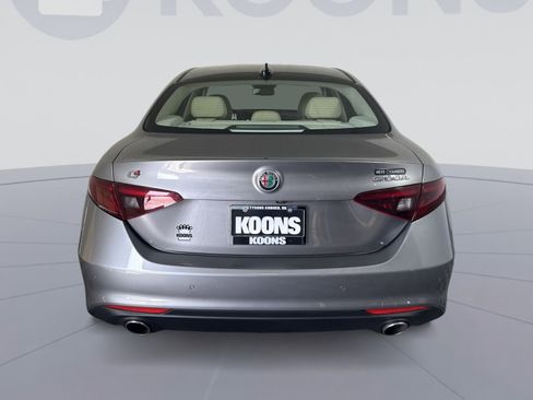 Used 2021 Alfa Romeo Giulia Ti w/ Premium Package image 5