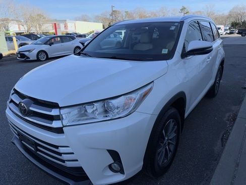 Used 2019 Toyota Highlander XLE image 1