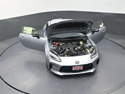 New 2025 Toyota GR86 Premium image 32