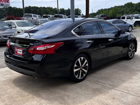 Used 2016 Nissan Altima 2.5 SR FWD image 6