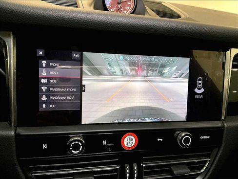 Used 2025 Porsche Macan image 28