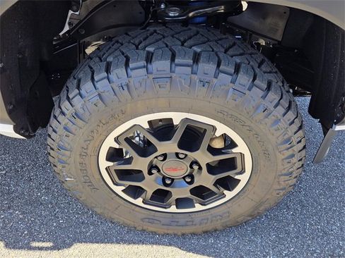 Used 2025 Toyota Tacoma TRD Off-Road w/ TRD Off Road Upgrade Package image 16
