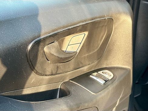 Used 2018 Mercedes-Benz Metris Passenger image 17