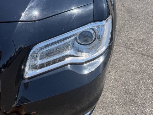 Used 2017 Chrysler 300 C RWD image 27