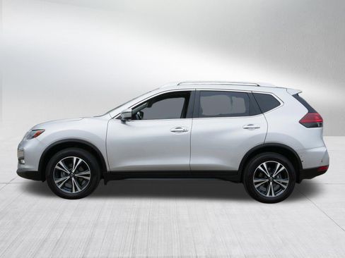 Used 2020 Nissan Rogue SV w/ Sun & Sound Touring Package image 4