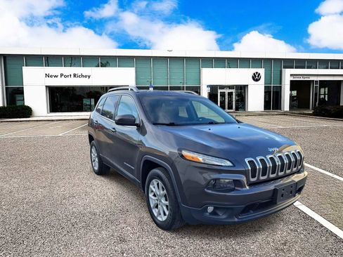 Used 2017 Jeep Cherokee Latitude w/ Cold Weather Group image 2
