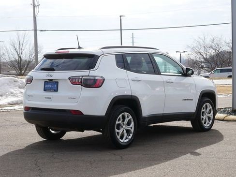 Used 2024 Jeep Compass Latitude image 7
