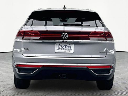 Used 2025 Volkswagen Atlas Cross Sport SE image 4