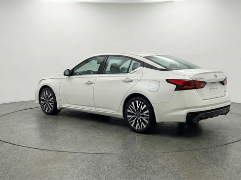 Used 2025 Nissan Altima 2.5 SV FWD image 6