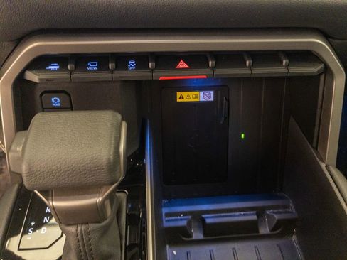 Used 2024 Toyota Tundra Limited image 22