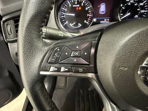 Used 2020 Nissan Rogue SV image 16