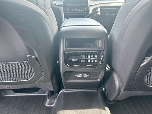 Used 2023 Jeep Grand Cherokee Laredo AWD/4WD image 22