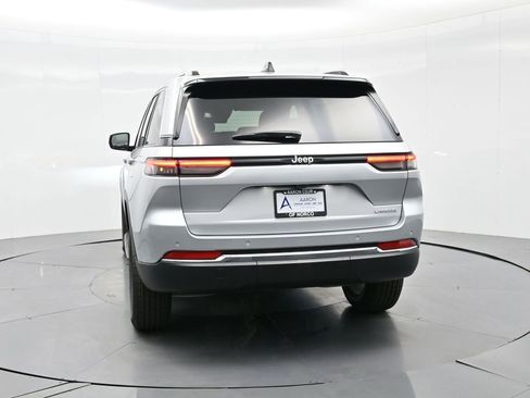 New 2025 Jeep Grand Cherokee Laredo X image 8