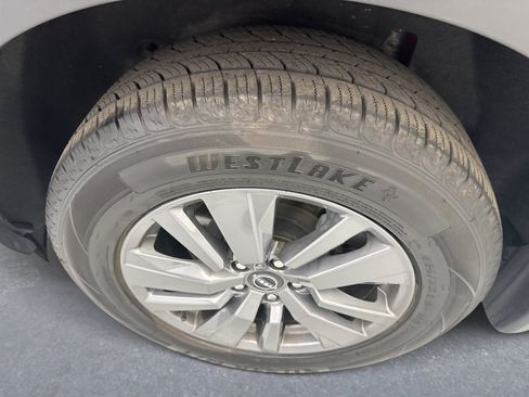 Used 2024 Nissan Pathfinder SV AWD/4WD image 21