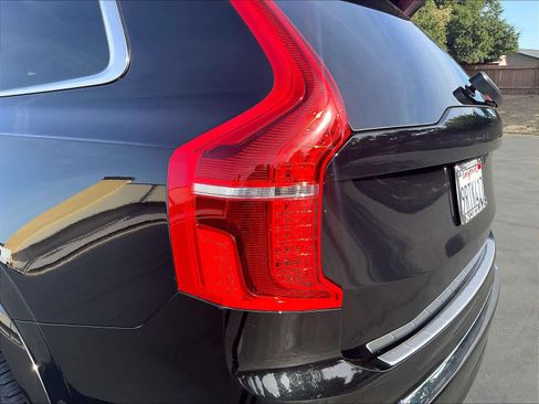 Used 2025 Volvo XC90 T8 Ultra w/ Protection Package Premier AWD/4WD image 32