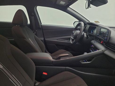 Used 2025 Hyundai Elantra Sport image 21