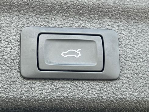 Certified 2022 Audi Q3 2.0T Premium Plus w/ Premium Plus Package image 19