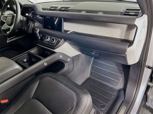 Used 2023 Land Rover Defender 110 X-Dynamic SE image 31