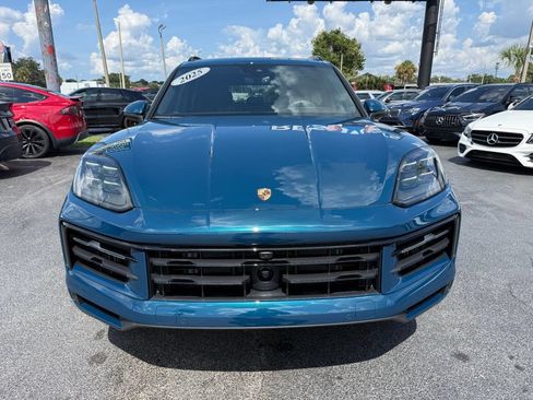 Used 2025 Porsche Cayenne AWD/4WD image 2