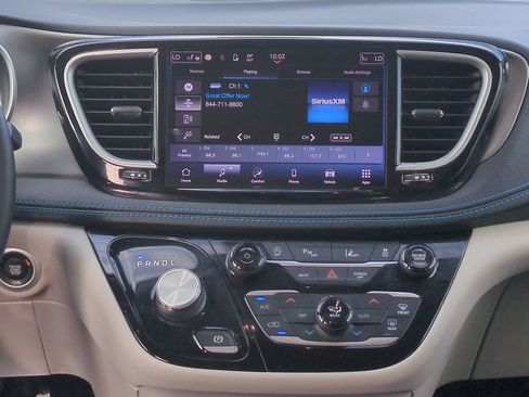 Certified 2021 Chrysler Pacifica Touring-L image 17