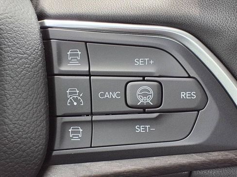 New 2026 Jeep Grand Cherokee Altitude RWD image 10