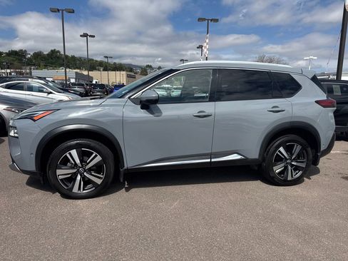 Used 2022 Nissan Rogue Platinum w/ Head-Up Display Package AWD/4WD image 18