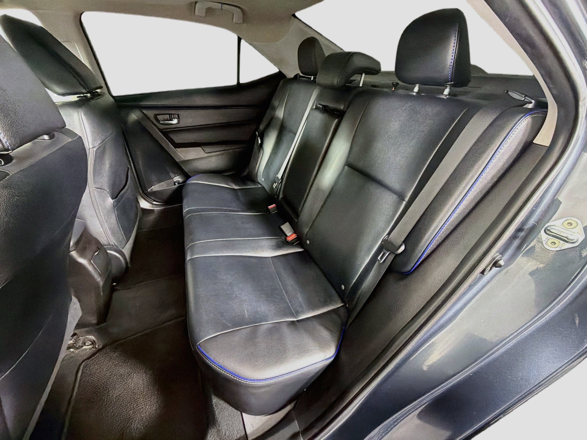 Used 2017 Toyota Corolla XSE w/ Carpet Mat Package (TMS) FWD image 29