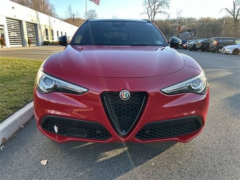 Used 2022 Alfa Romeo Stelvio Veloce image 3