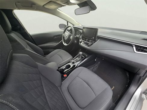 Used 2022 Toyota Corolla LE image 11