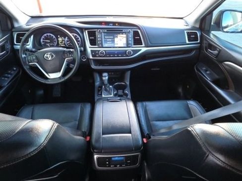 Used 2019 Toyota Highlander Limited w/ Carpet Mat Package (TMS) image 14