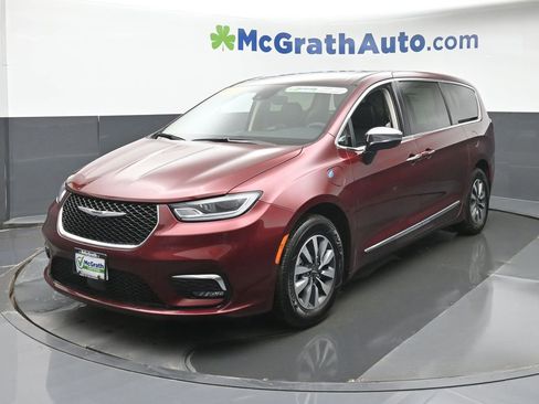 Used 2023 Chrysler Pacifica Limited FWD image 22